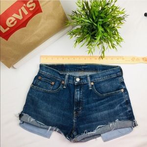Levis cut off short